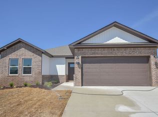 315 N Wyandotte St, Farmington, AR 72730