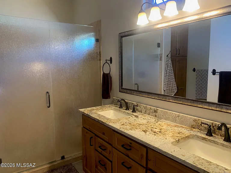 2514 E Petroglyph Ln — Photo 13