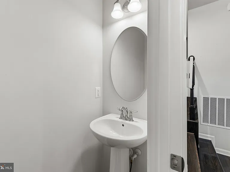 2720 Fredericksburg Rd — Photo 10