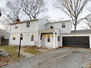 26 Stoneham Dr, Riverside, RI 02915