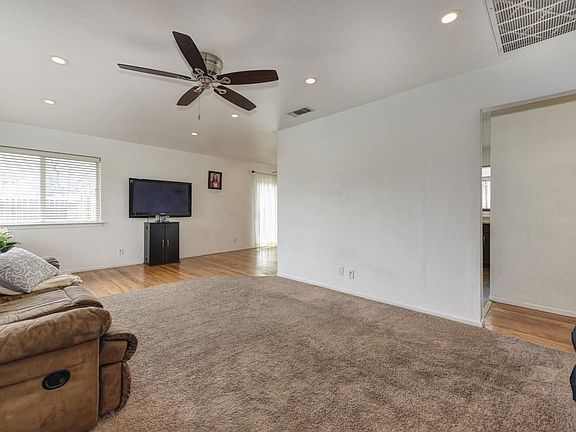 3rd image of 1311 Champion Oaks Dr