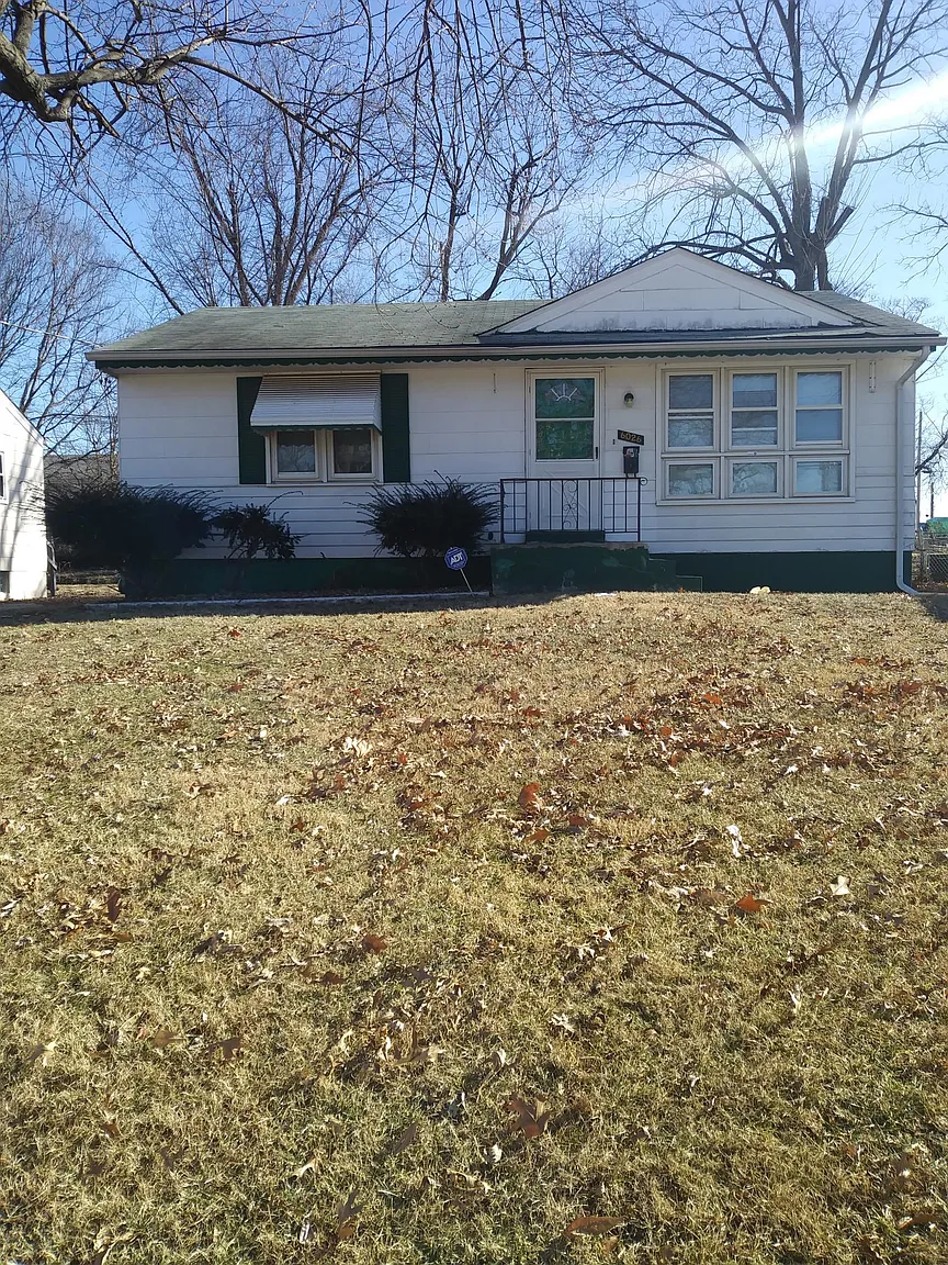 6026 Evergreen Blvd photo 1