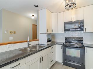 1806 Pioneer Rd APT 212, Red Wing, MN 55066