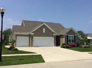 8012 Parkcroft Dr, Mentor, OH 44060