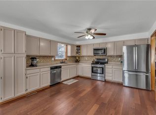 17230 174th St, Basehor, KS 66007