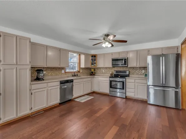 17230 174th St, Basehor, KS 66007