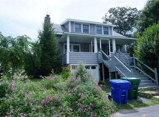 21 Middle St, Waterford, CT 06385