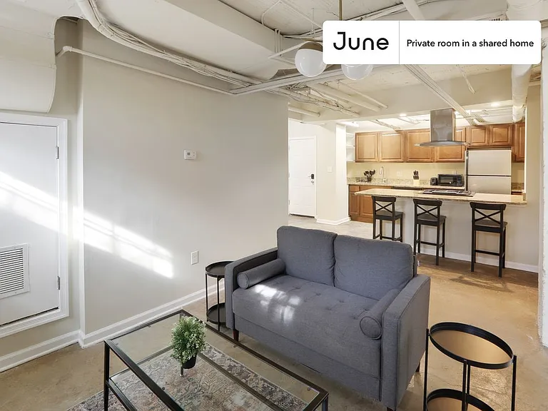 1815S N St SE #E — Photo 8