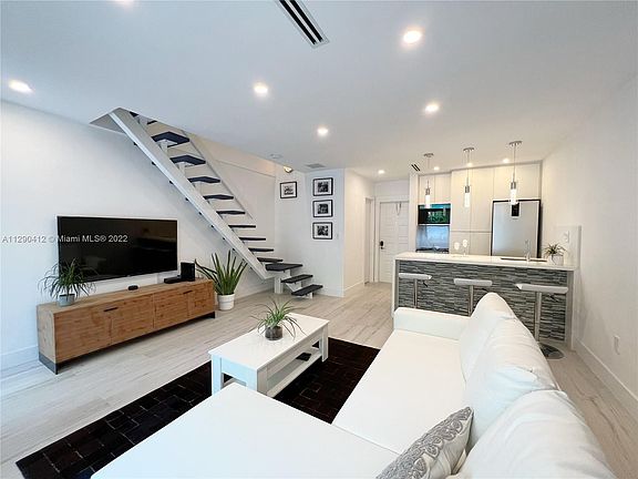 2nd image of 798 Crandon Blvd APT 50