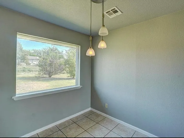 5325 NW Euclid Ave — Photo 10