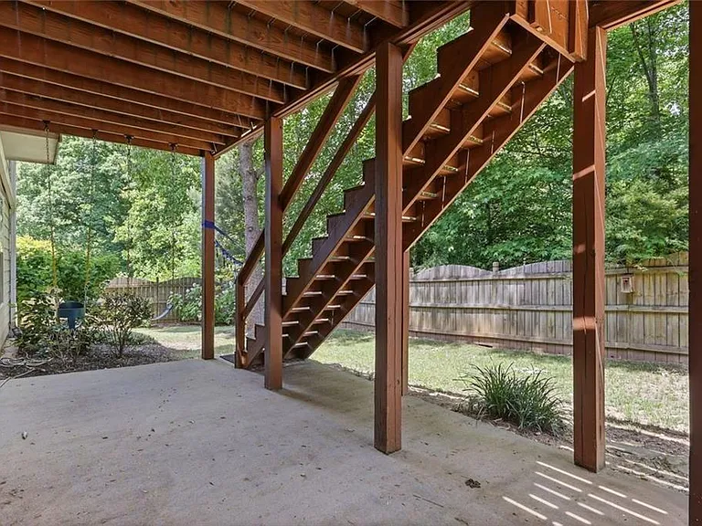 2540 Lansing Ln — Photo 22