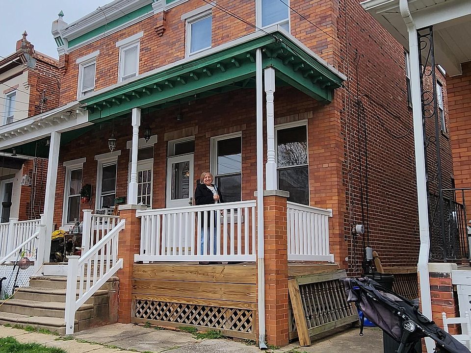 1st image of 27 E Collings Ave