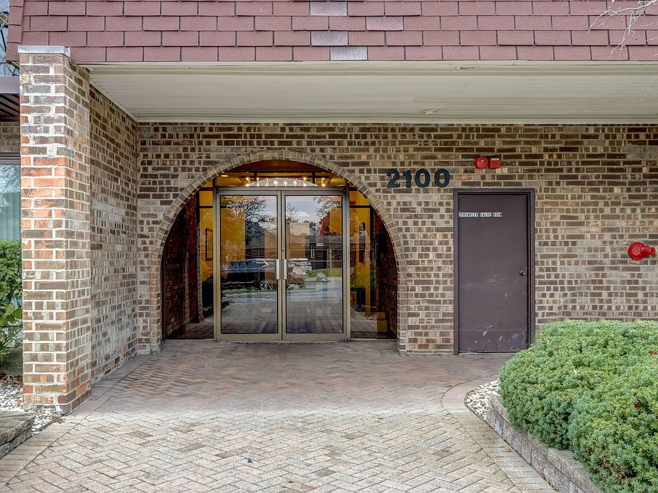 2100 Valencia Dr Northbrook IL Zillow