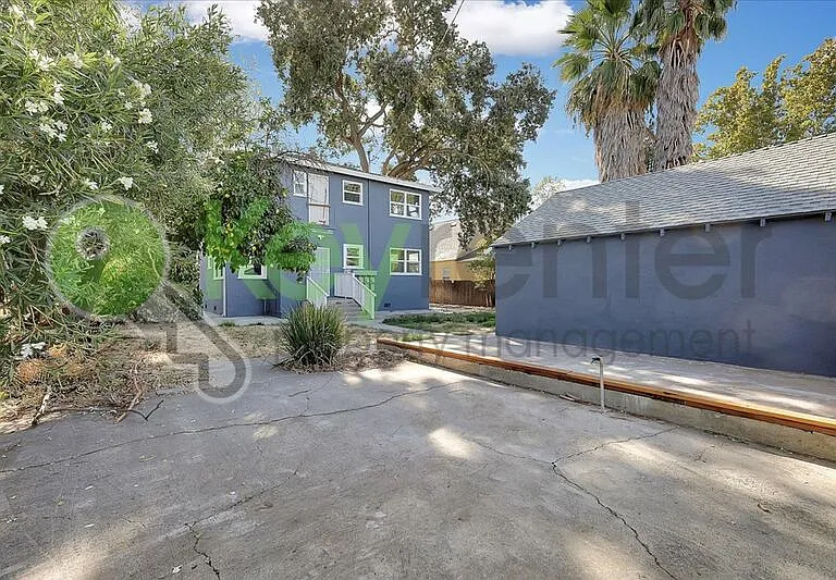 1119 Lochbrae Rd #1 — Photo 34
