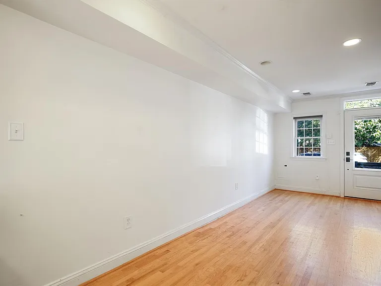 1533 A St NE — Photo 10