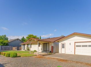 2900 Lois Ln, Grants Pass, OR 97527