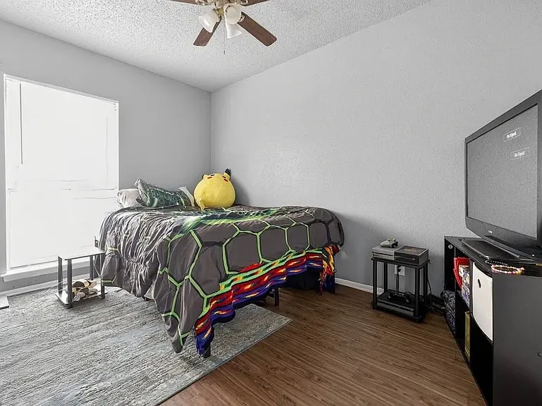 6715 Middle Oaks Dr — Photo 4