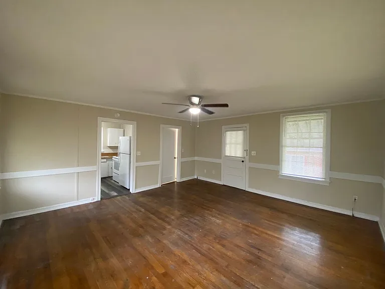 2317 Bertha St — Photo 2