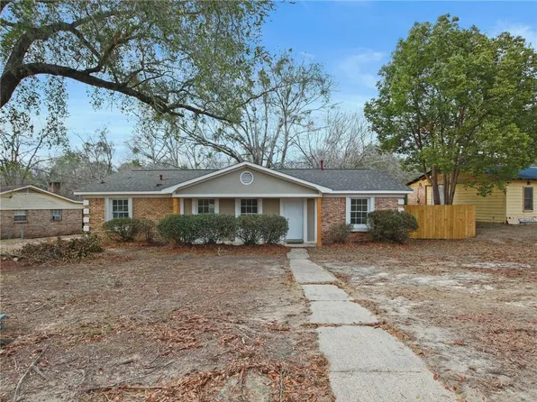 526 Woodlore Dr, Chickasaw, AL 36611