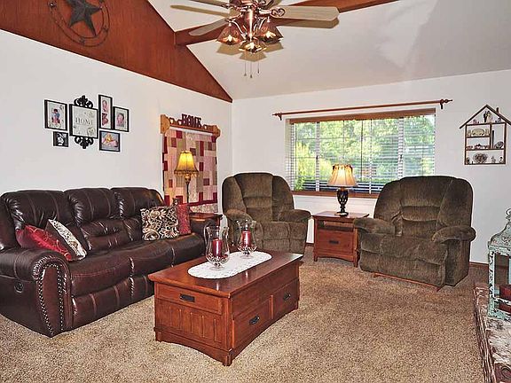 FORMAL LIVING