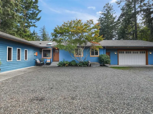 606 Colby Rd, Comox Valley, BC V9M 4H8