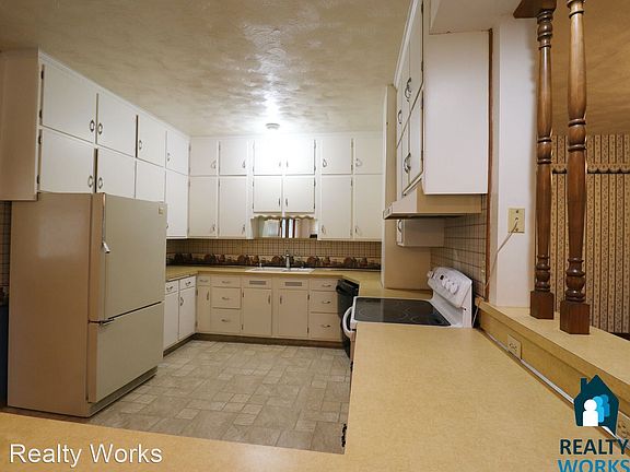 3rd image of 8909 N 148th St