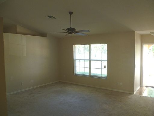 5th image of 2590 37th Ave NE