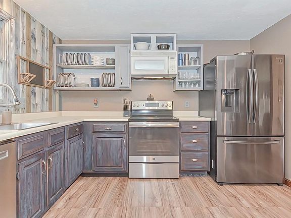 3rd image of 54 Cheryl Cir
