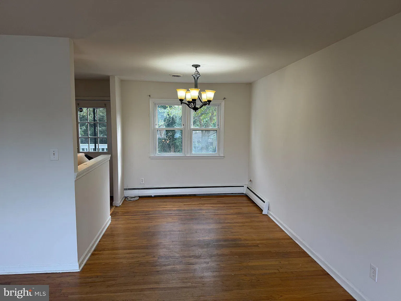 4 bed, 2.0 bath, 1984 sqft, $2,500 — Photo 4