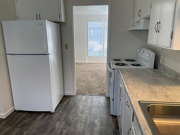 3rd image of 1013 W Lakeside Dr