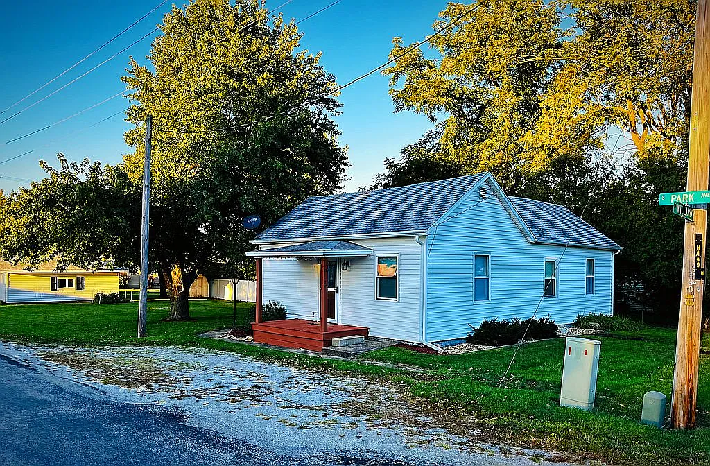 201 E Willard St photo 1