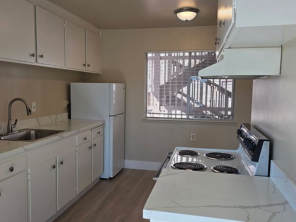 4th image of 3572 Terrace Way