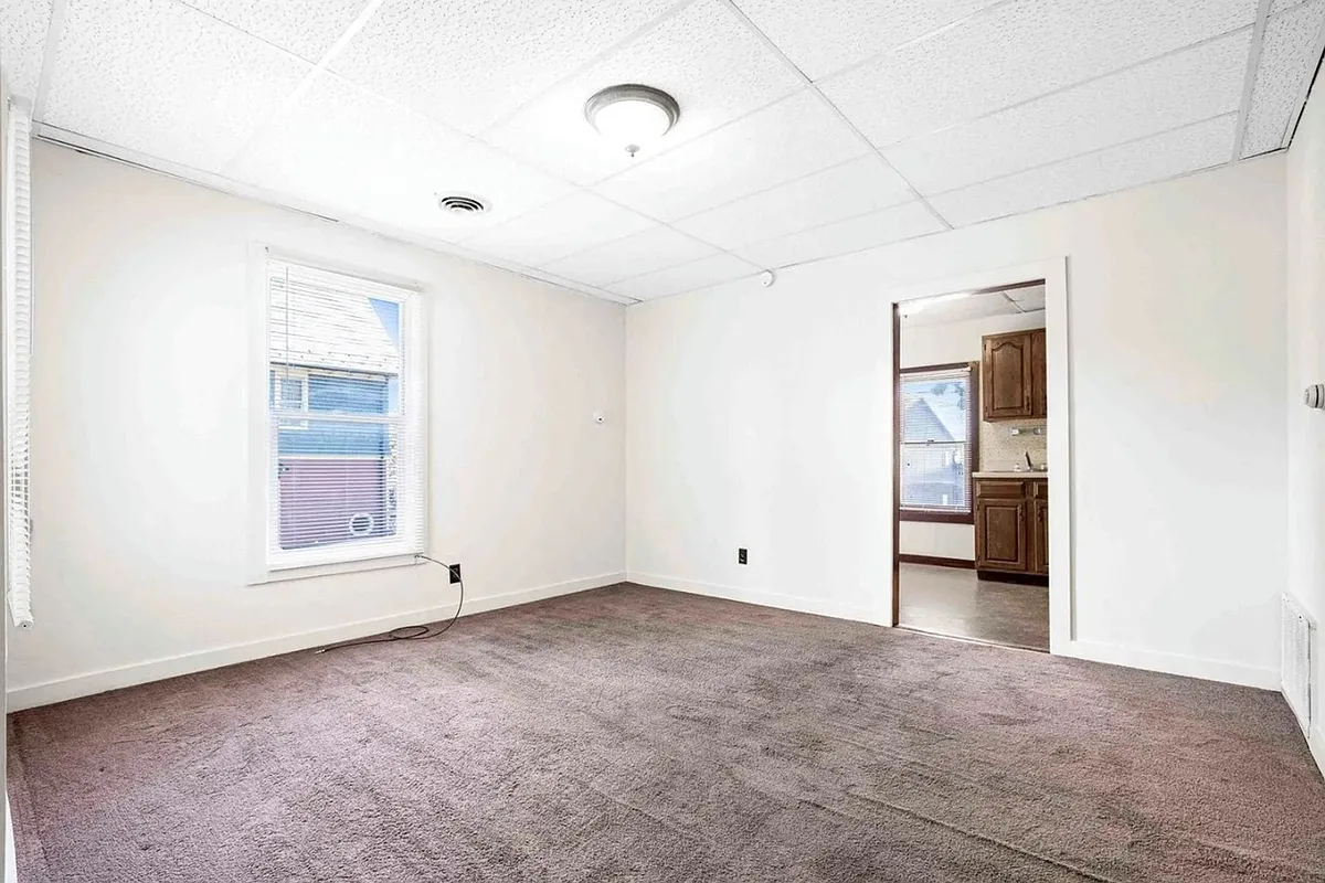 Building Photo - 410 E Grove St