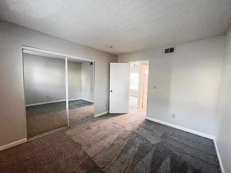 2206 V St #12 — Photo 7