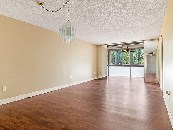 3rd image of 5935 Del Lago Circle #202