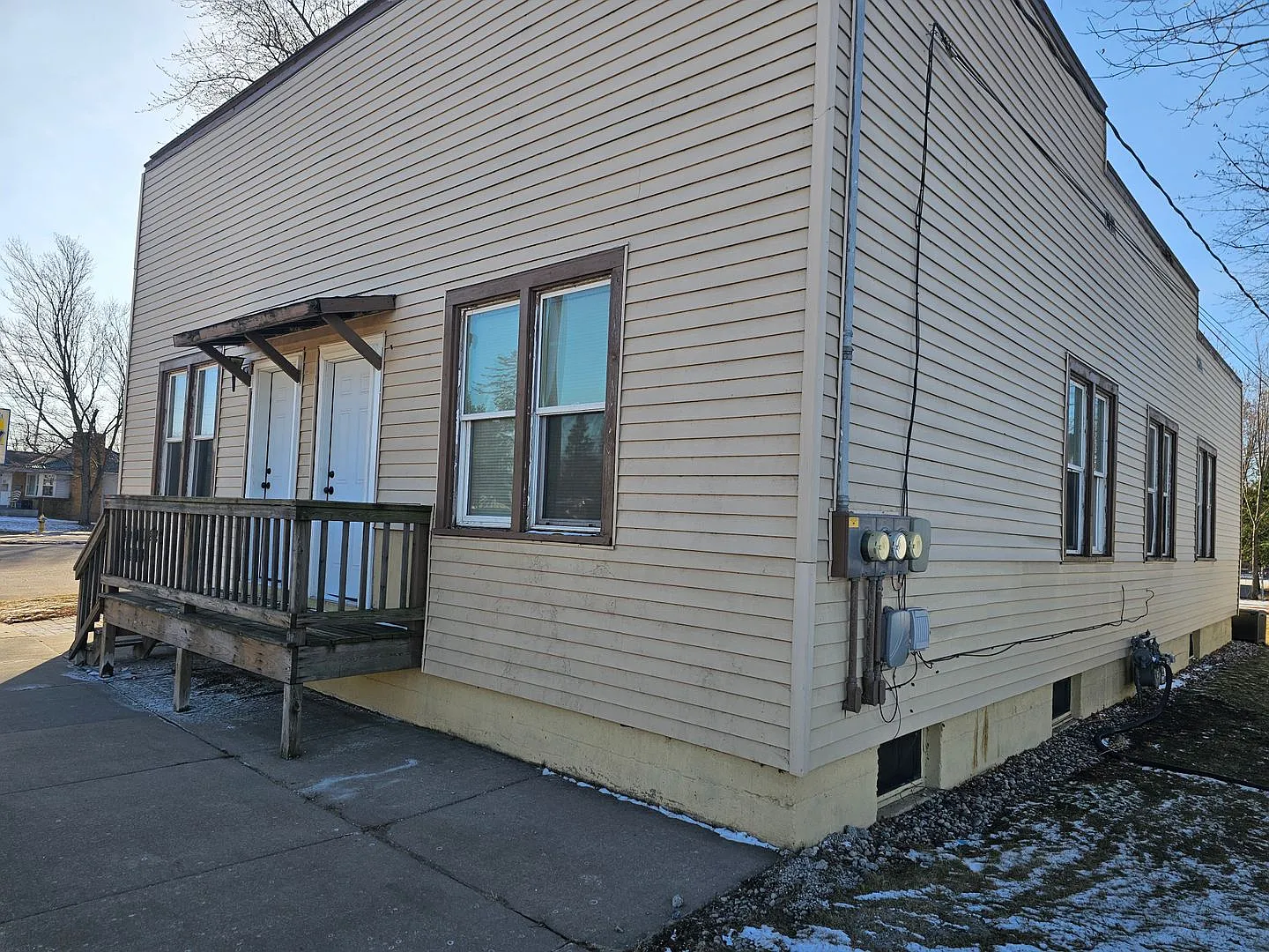 1821 W Grand Ave — Photo 1