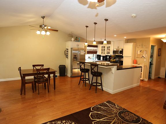 4th image of 2600 Bayberry Dr
