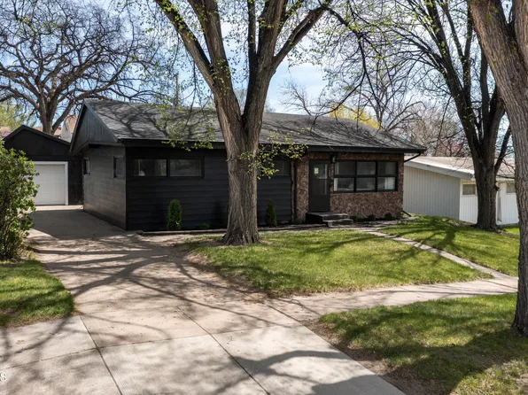1227 N 14th St, Bismarck, ND 58501