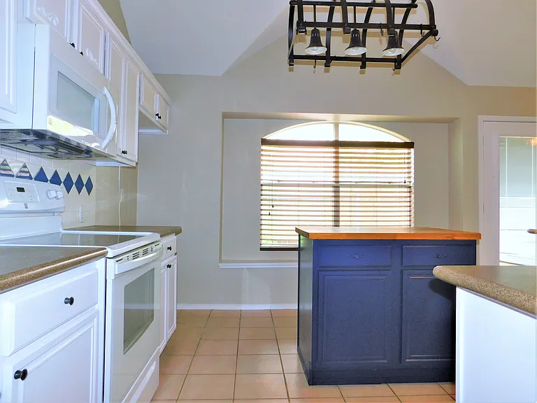 1664 Big Bend Dr — Photo 9
