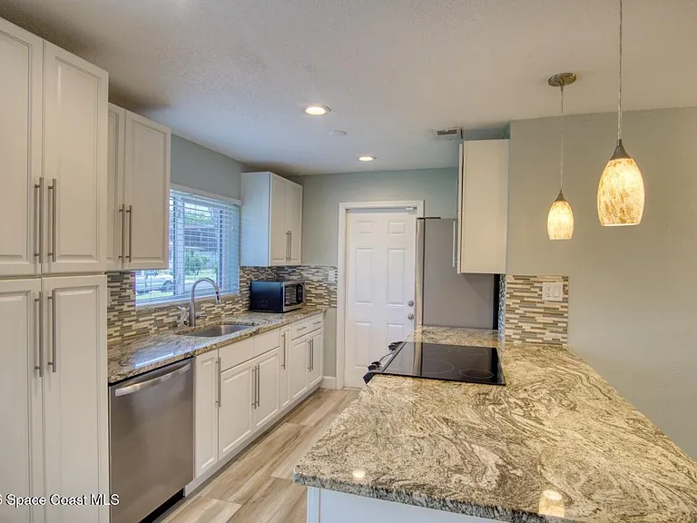 341 W Arlington St — Photo 3