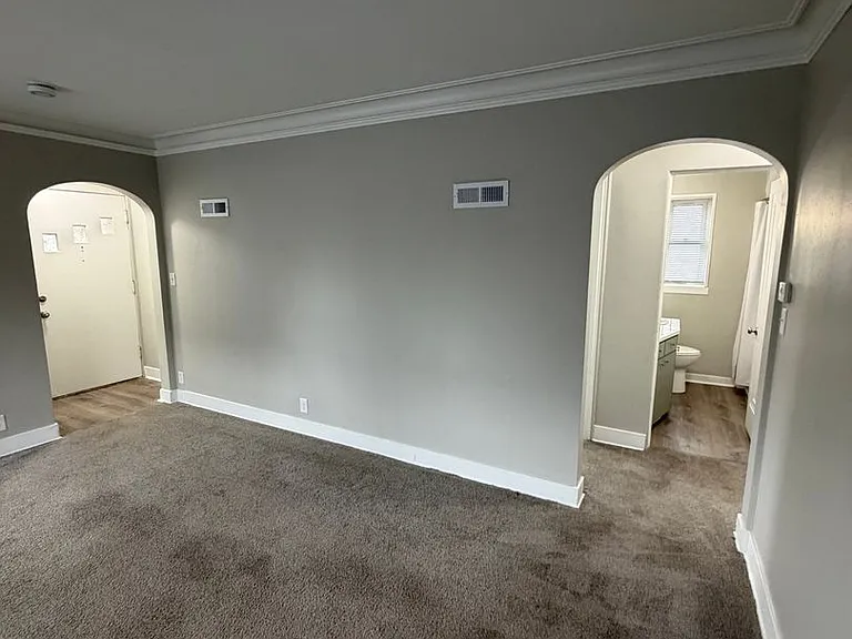 1913 Stirling Ave — Photo 5