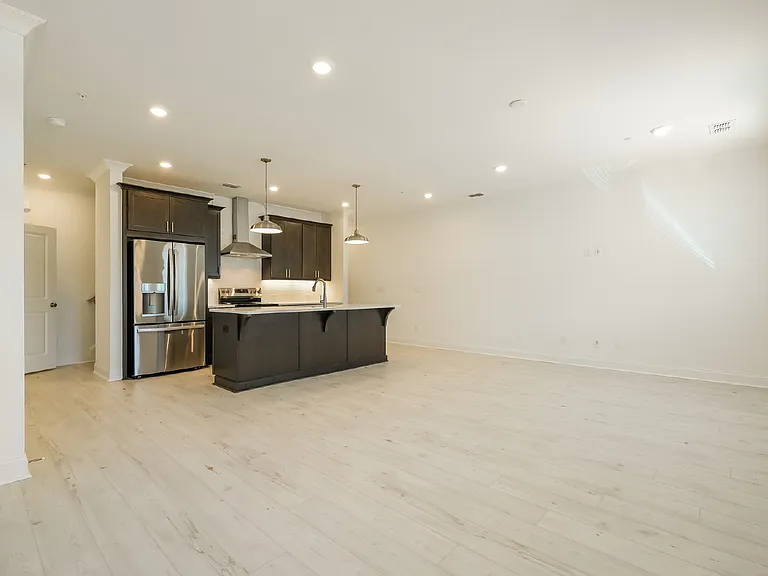 514 Alice Way #MARKET SQUARE AT SAW — Photo 3