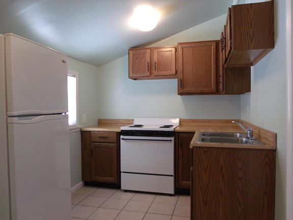 5th image of 621 W Oldfield St