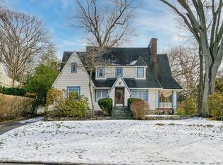 8 Ridgecrest W, Scarsdale, NY 10583