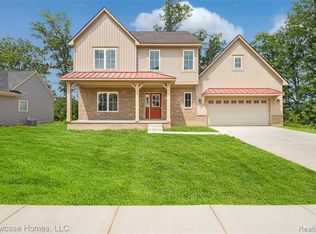 754 Forest Ln, Dundee, MI