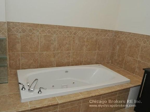 2nd image of 1627 N Clybourn Ave Ste 1
