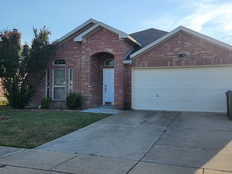 1212 Ruthella Dr — Photo 1