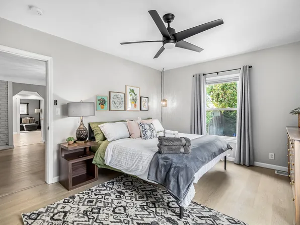 14926 E Ten Mile Rd, Warren, MI 48089