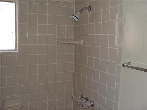 3rd image of 3355 Beechwood Ave APT B