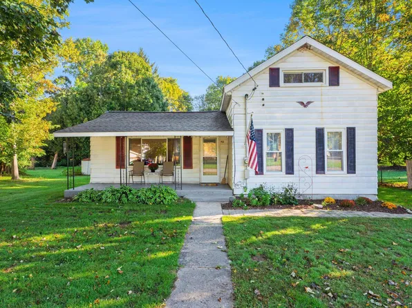 401 Main St, Lawrence, MI 49064